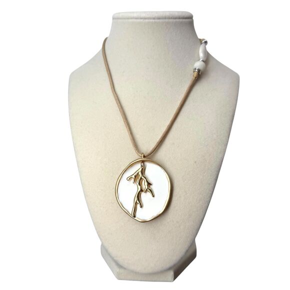 J. Jill Sand Dollar Necklace Gold Tone Coral Pendant White Seaside Finds READ! - Picture 2 of 15